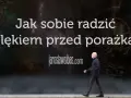 Mężczyzna idzie przez mgłę, pokonując lęk przed porażką. Napis: "Jak sobie radzić z lękiem przed porażką?".