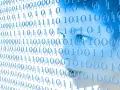 Twarz dziecka otoczona kodem binarnym, symbolizująca test uzależnienia od internetu.